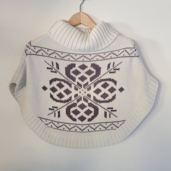 GENUINE Kids OSHKOSH White & Gray Knit poncho 5T - Picture 3 of 9